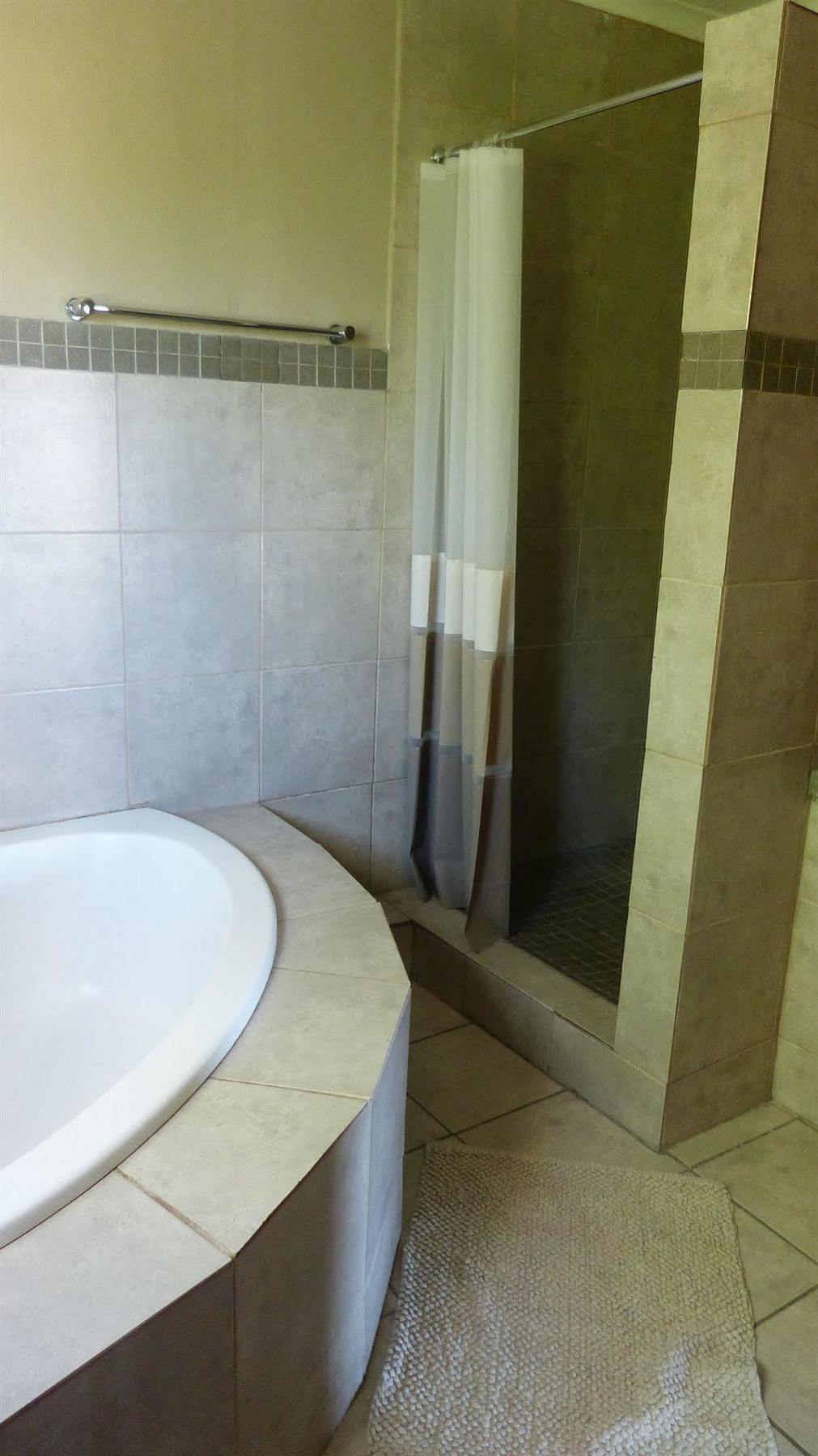African Sands Guesthouse Load Shedding Free Bloemfontein Exterior foto