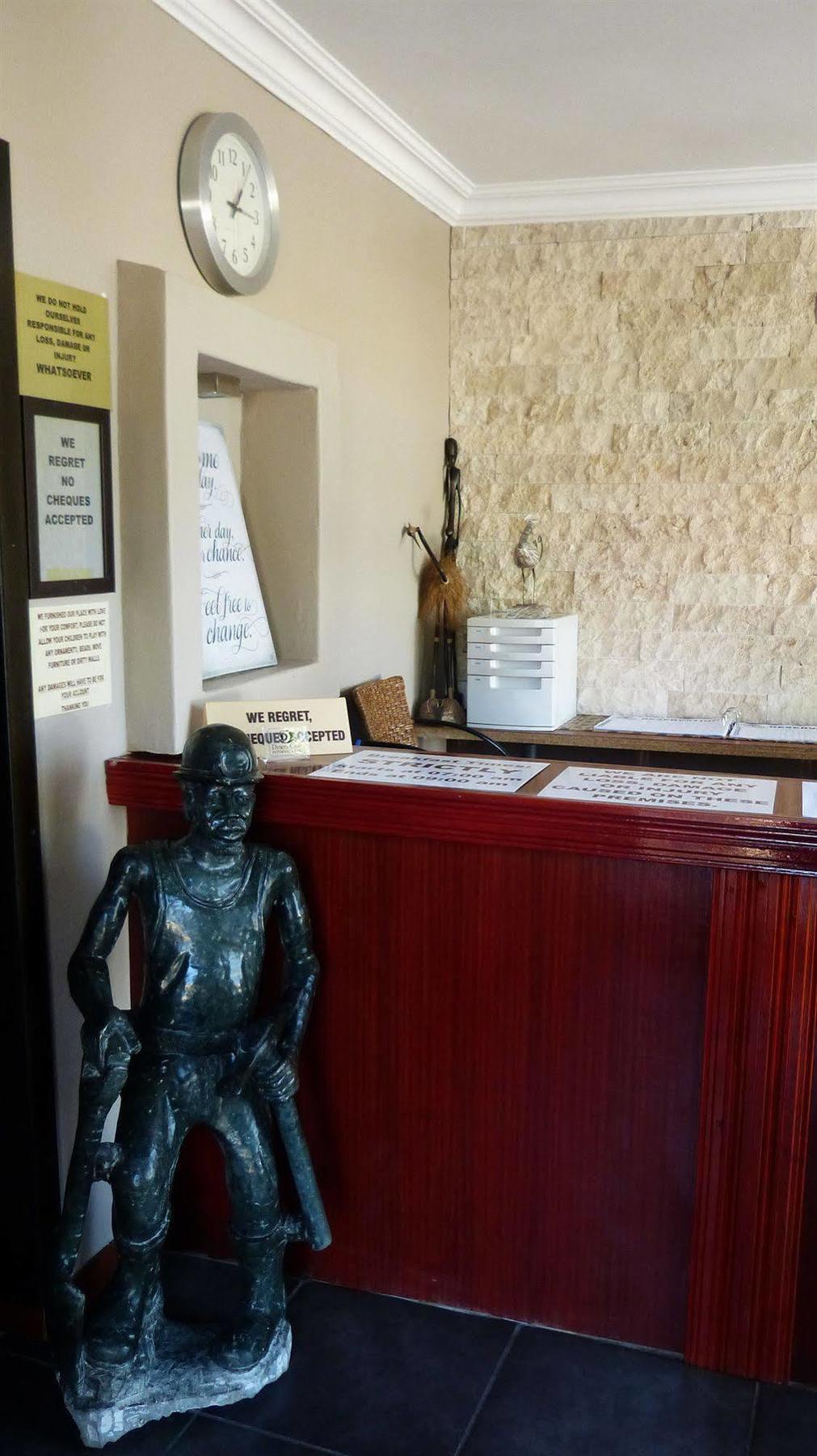 African Sands Guesthouse Load Shedding Free Bloemfontein Exterior foto