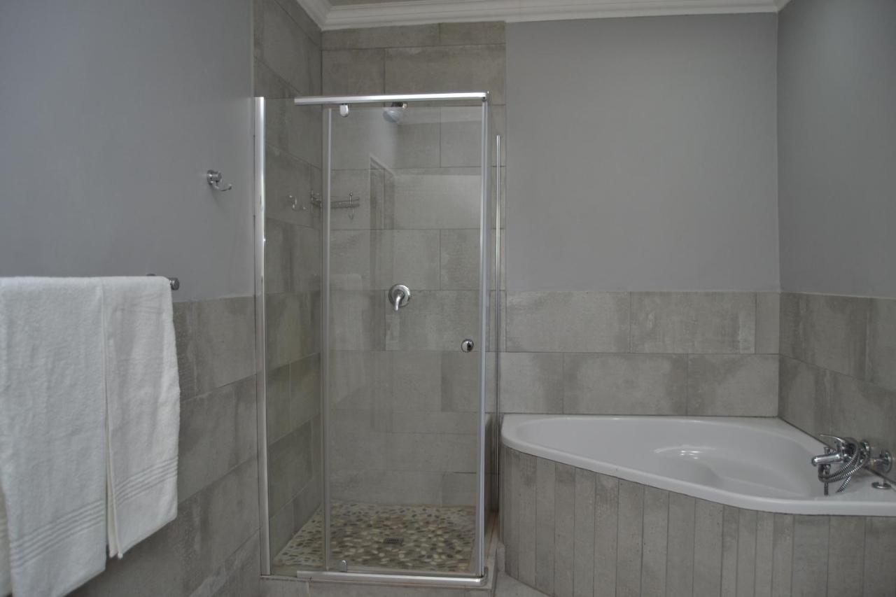 African Sands Guesthouse Load Shedding Free Bloemfontein Exterior foto